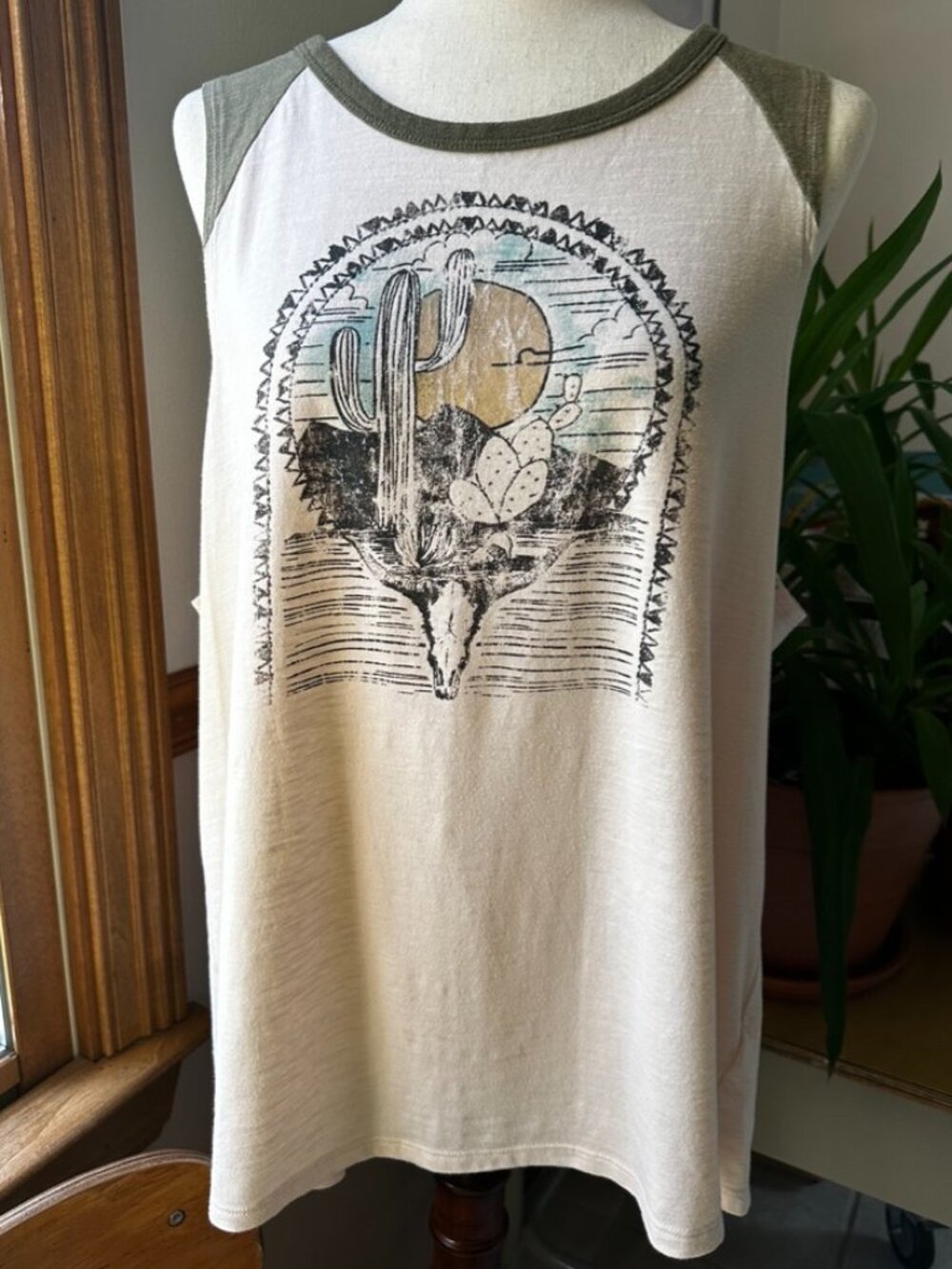 Shyanne Women's Tank Top, XL, Desert Graphic, GUC